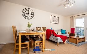 Two Bedroom Apartment By Beds Away Short Lets & Serviced Accommodation Close To Kidlington Airport And Blenheim Palace
